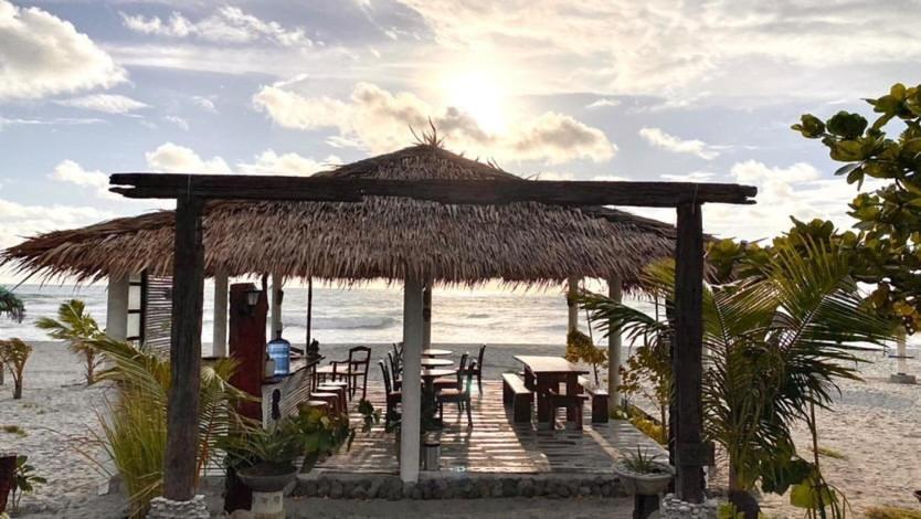 Club Monet Beachfront Resort By Cocotel Cabangan Exterior foto